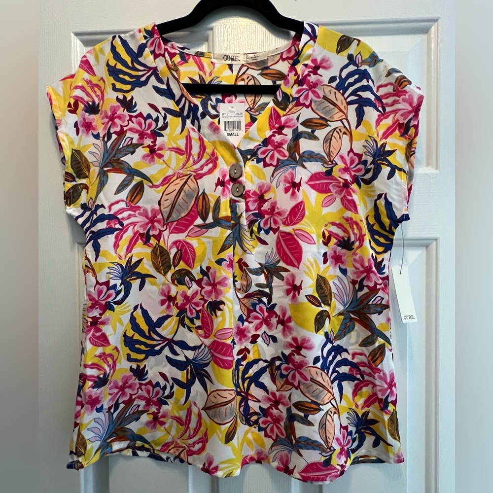 NWT- Cure short sleeve v-neck in size Small.
